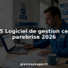 Un garagiste qui organise la réparation de pare-brise directement depuis son bureau.