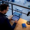 Responsable assurant la configuration des accès aux logiciels en atelier
