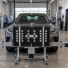 Cible de recalibrage ADAS installée devant un pare-brise